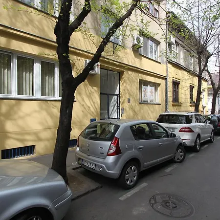Apartment Sneki